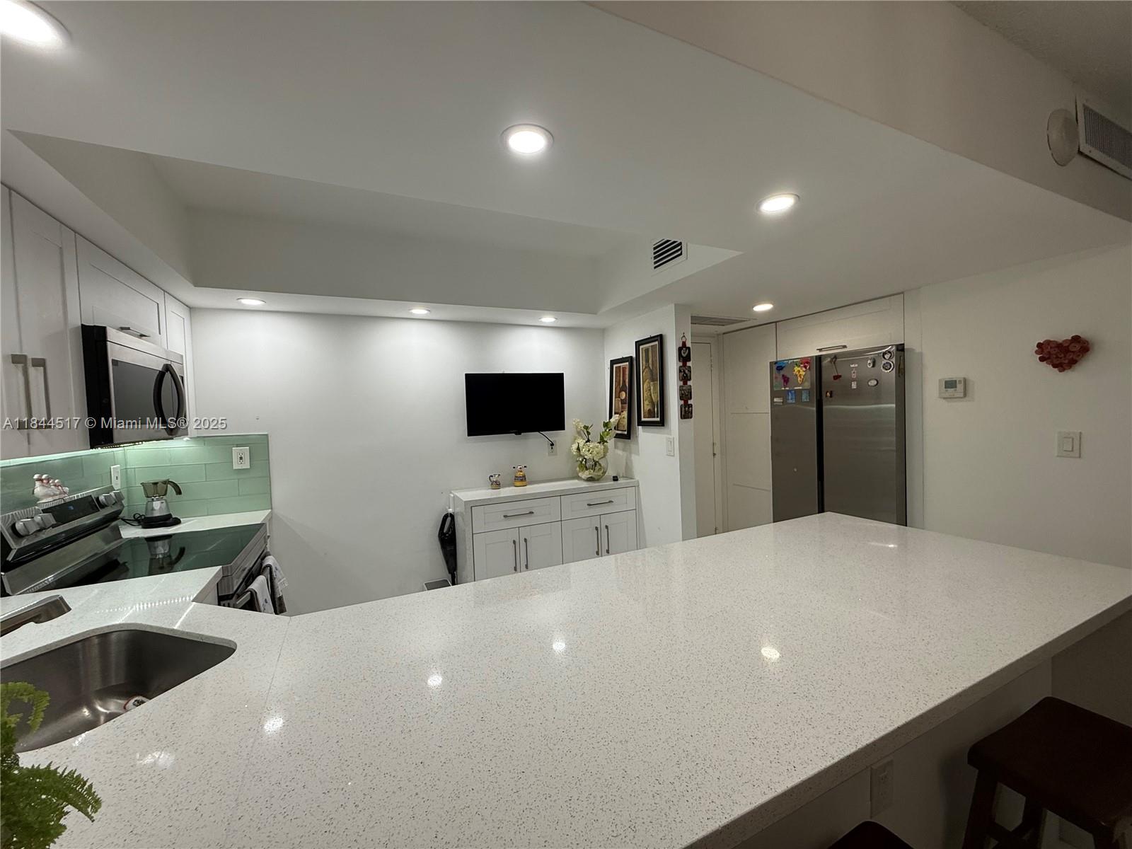 BAYVIEW TOWERS CONDO NORT - Residential