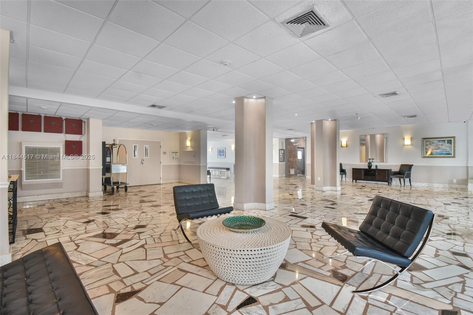 BAYVIEW TOWERS CONDO NORT - Residential