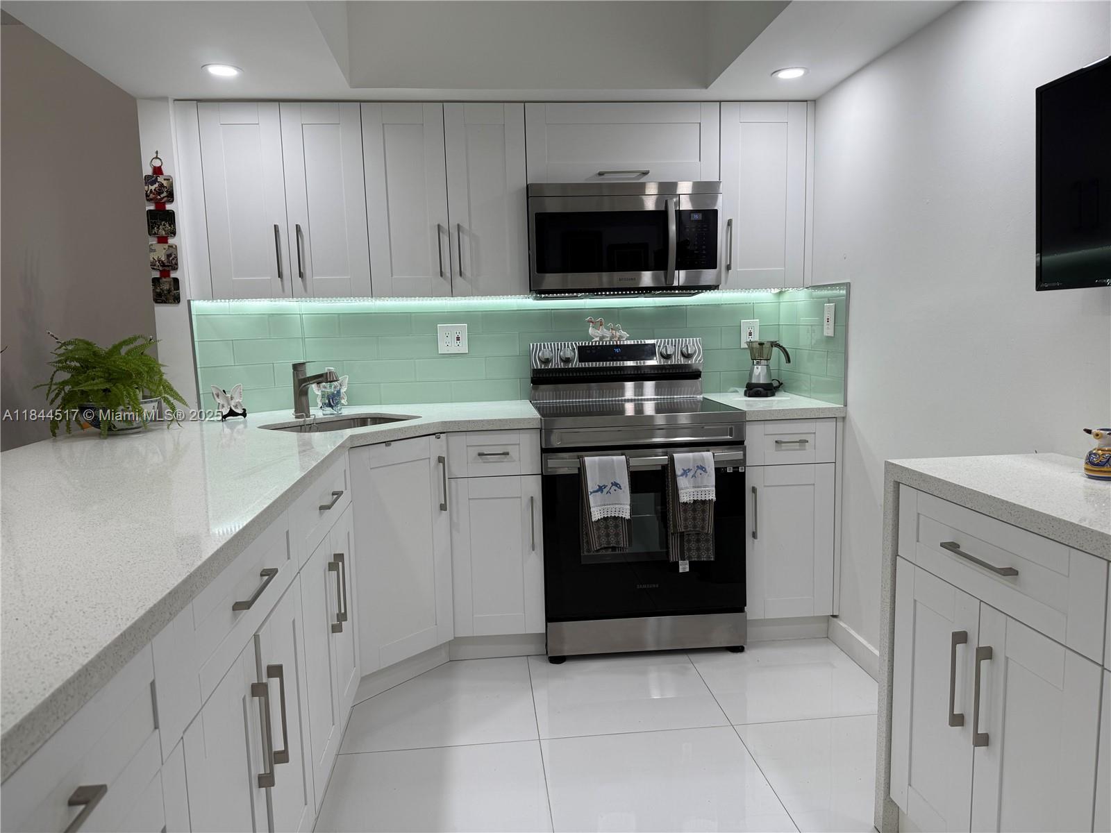 BAYVIEW TOWERS CONDO NORT - Residential