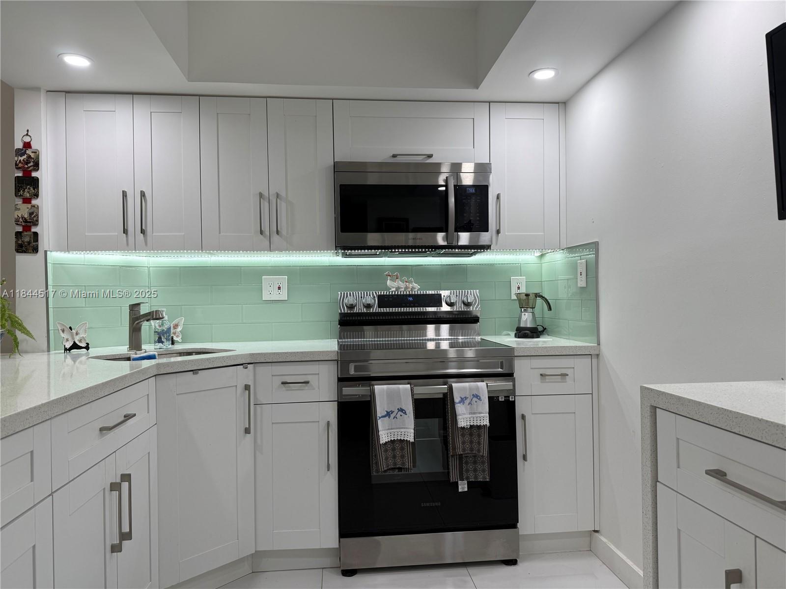 BAYVIEW TOWERS CONDO NORT - Residential