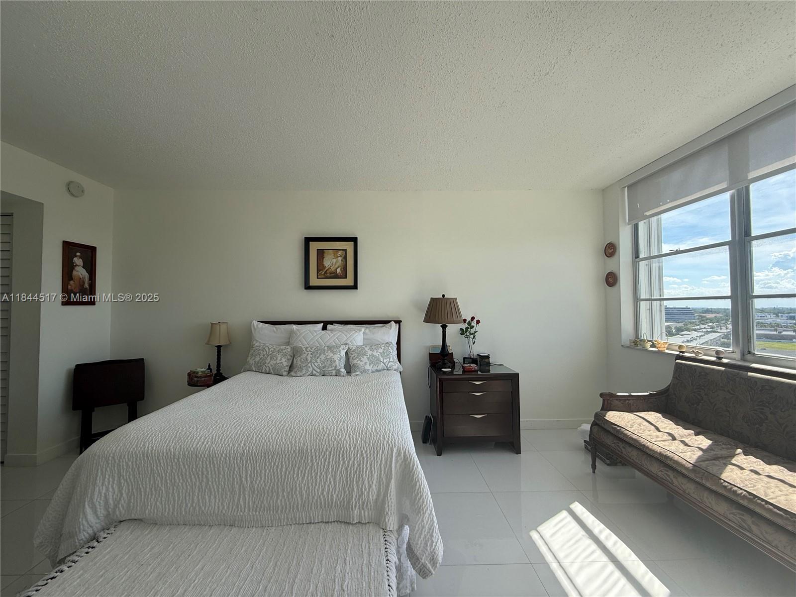 BAYVIEW TOWERS CONDO NORT - Residential