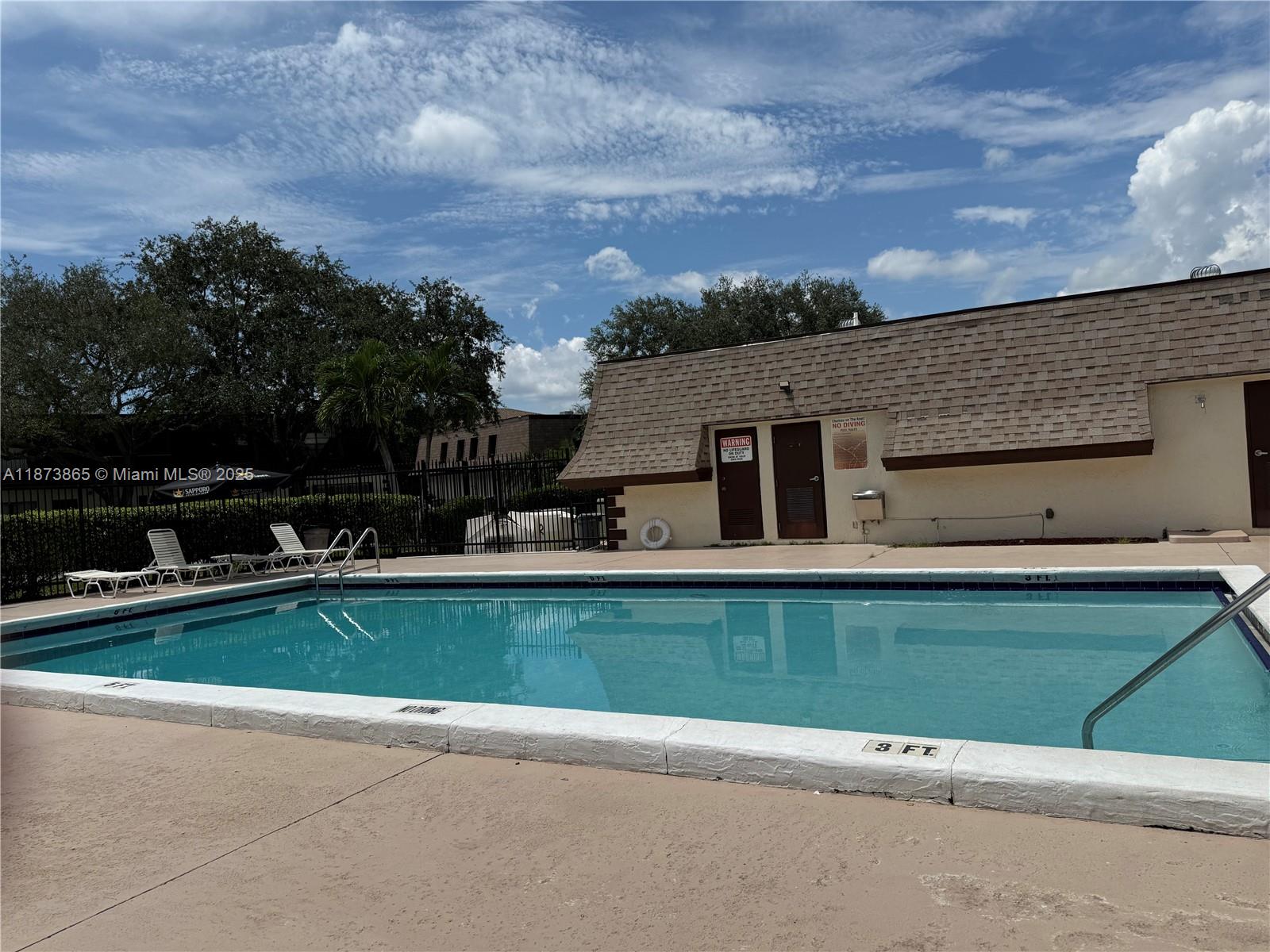 CHATEAU ON THE KNOLL - Residential Lease