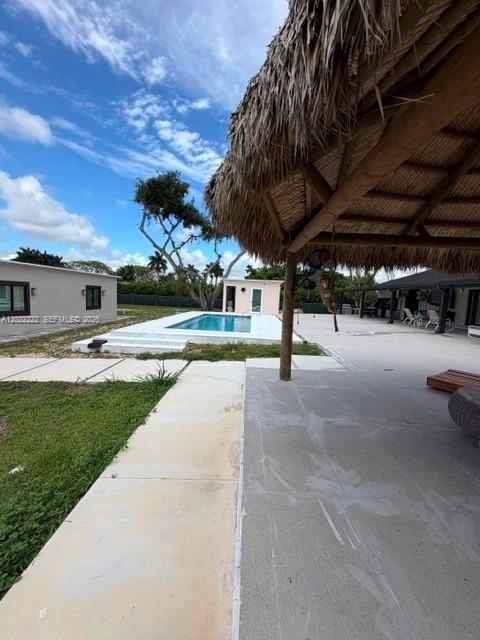 8900 INTERIM-AWAIT SPECIFI - Residential