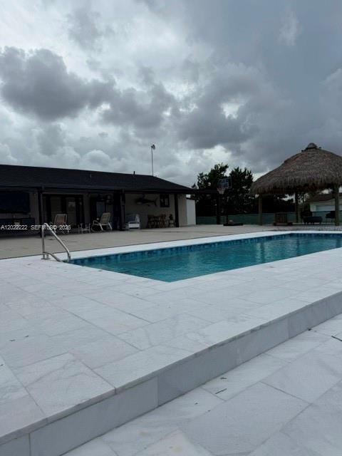 8900 INTERIM-AWAIT SPECIFI - Residential