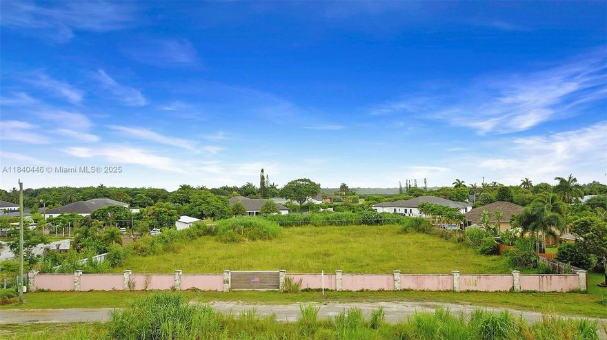 Come build your dream home on this 1.15 acre lot.  Nestled in an established neighborhood surrounded by estate homes. Entrance wall already in place, completely fenced in, plenty of room for a pool and all your toys and comes with a complete set of plans.