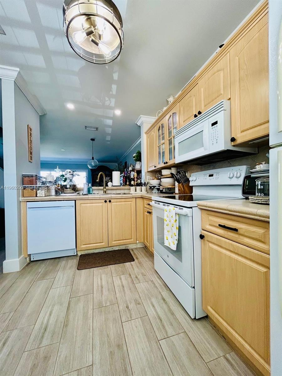 WEITZER SERENA LAKES TOWN - Residential