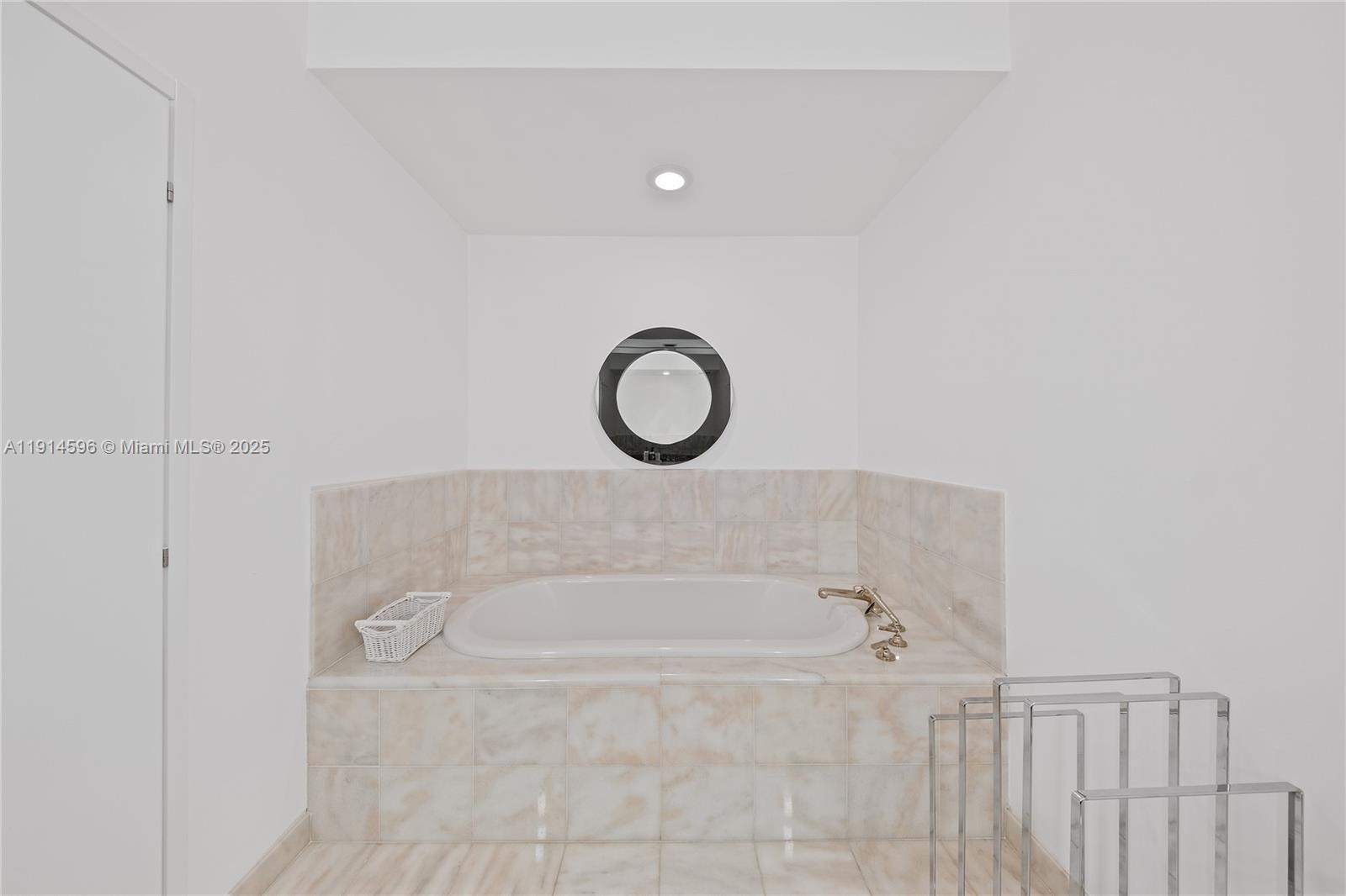 CONTINUUM ON SOUTH BEACH - Residential Lease