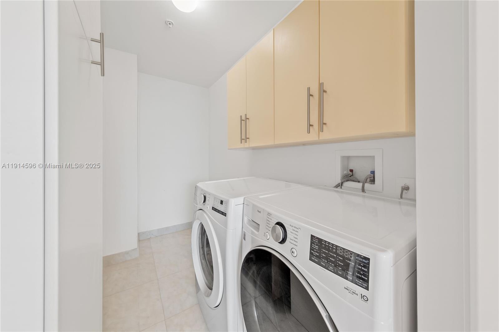 CONTINUUM ON SOUTH BEACH - Residential Lease