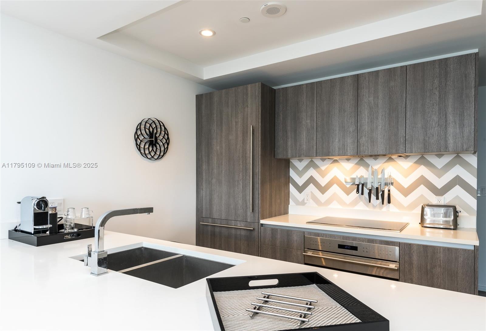 801 SMA RESIDENCES CONDO - Residential