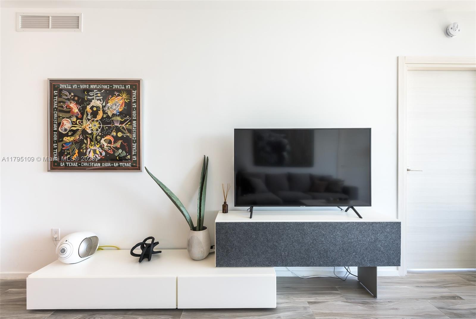 801 SMA RESIDENCES CONDO - Residential