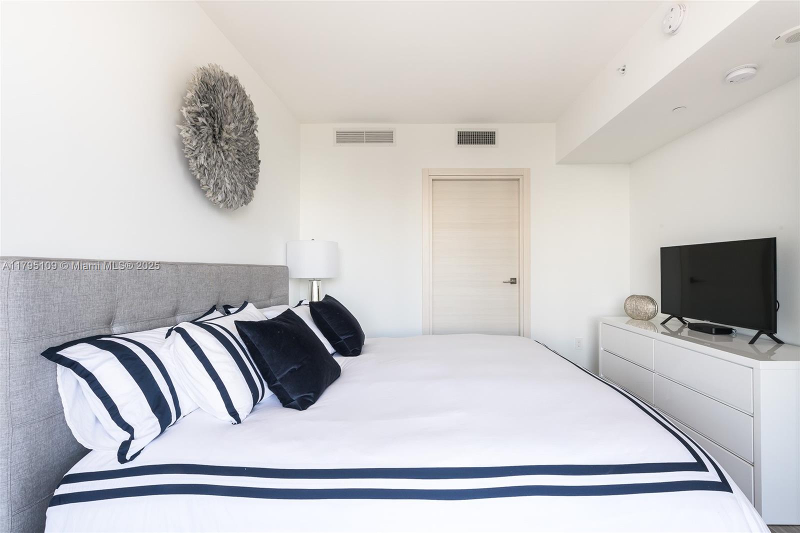 801 SMA RESIDENCES CONDO - Residential