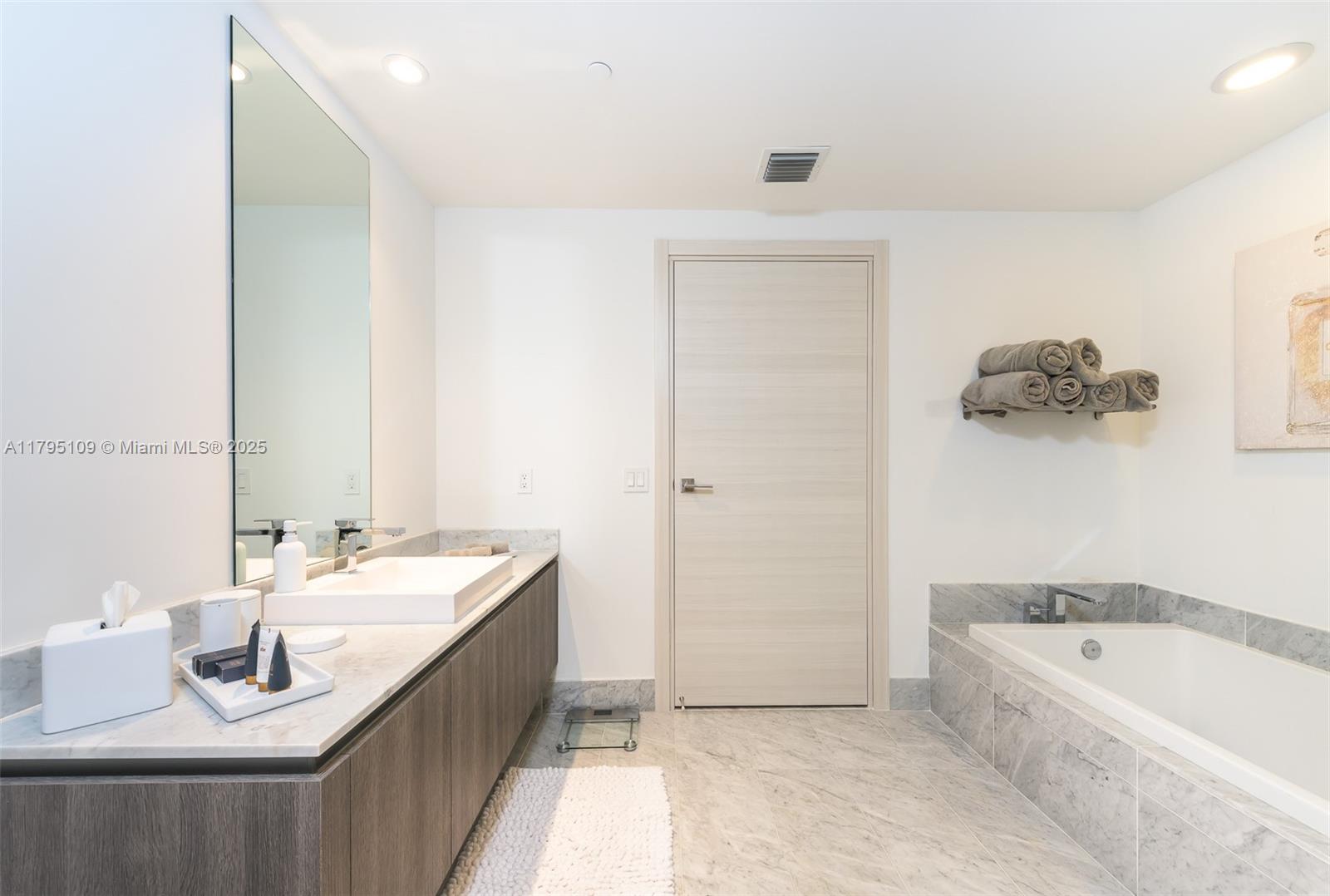801 SMA RESIDENCES CONDO - Residential