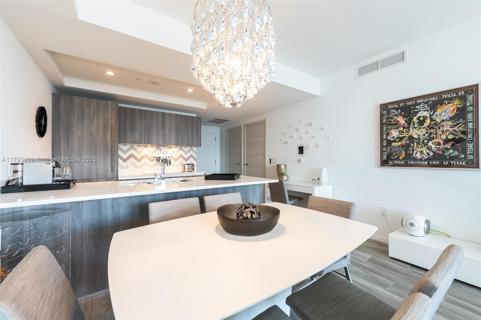 801 SMA RESIDENCES CONDO - Residential