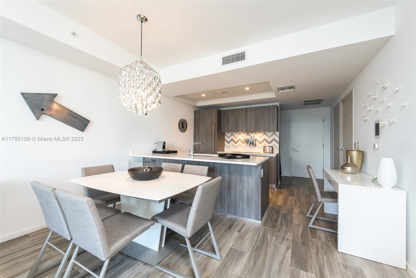 801 SMA RESIDENCES CONDO - Residential