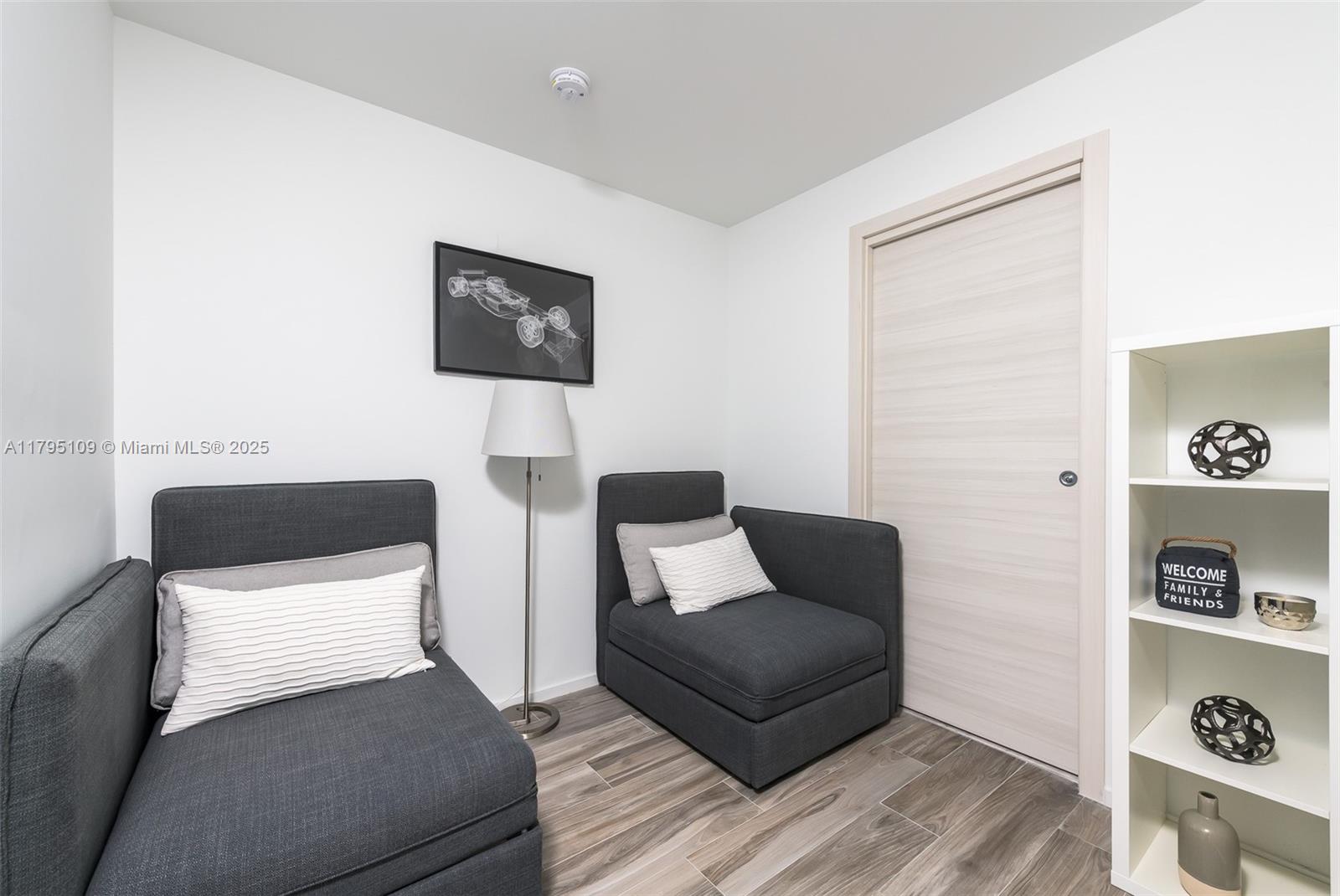 801 SMA RESIDENCES CONDO - Residential