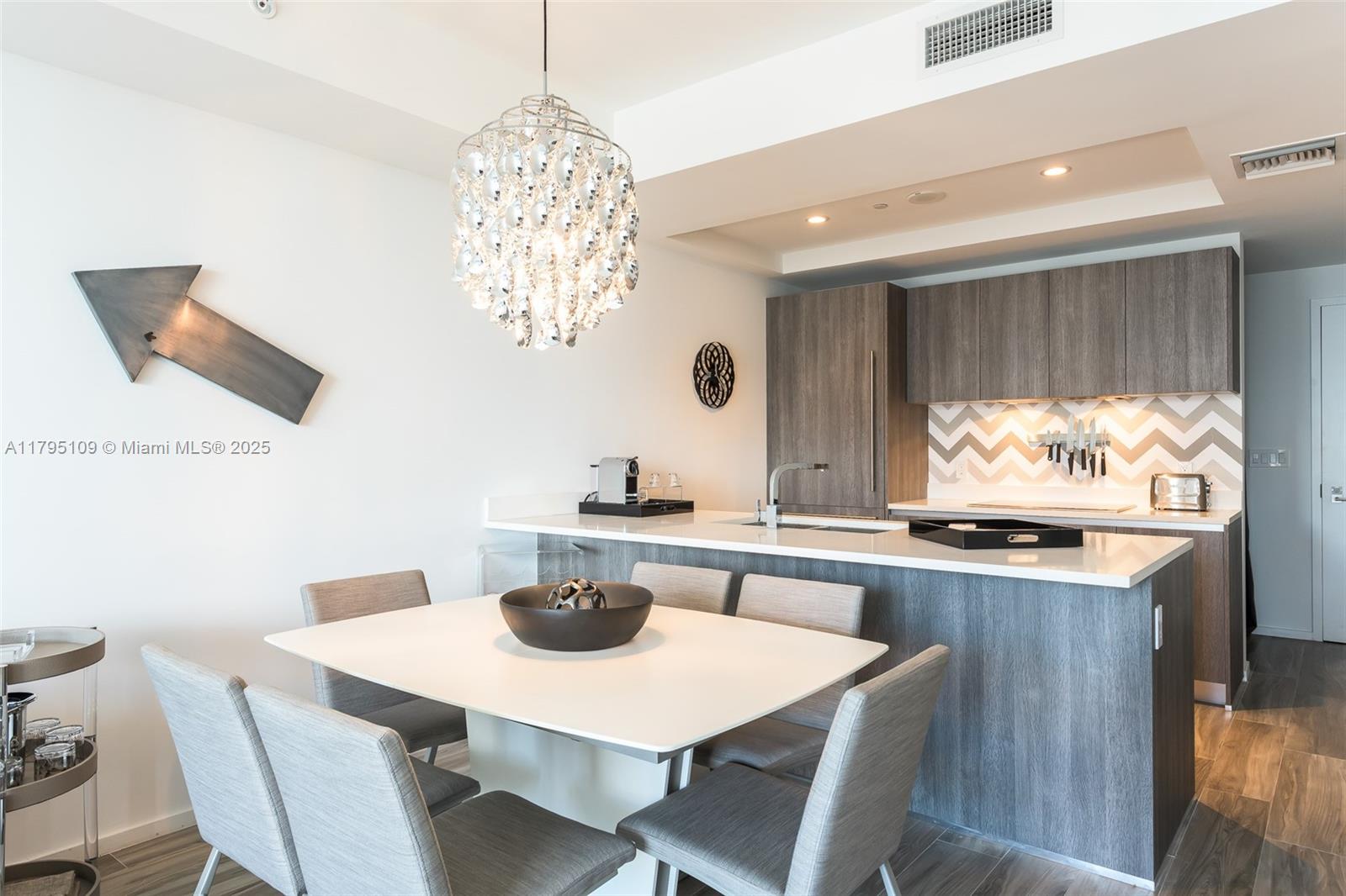 801 SMA RESIDENCES CONDO - Residential