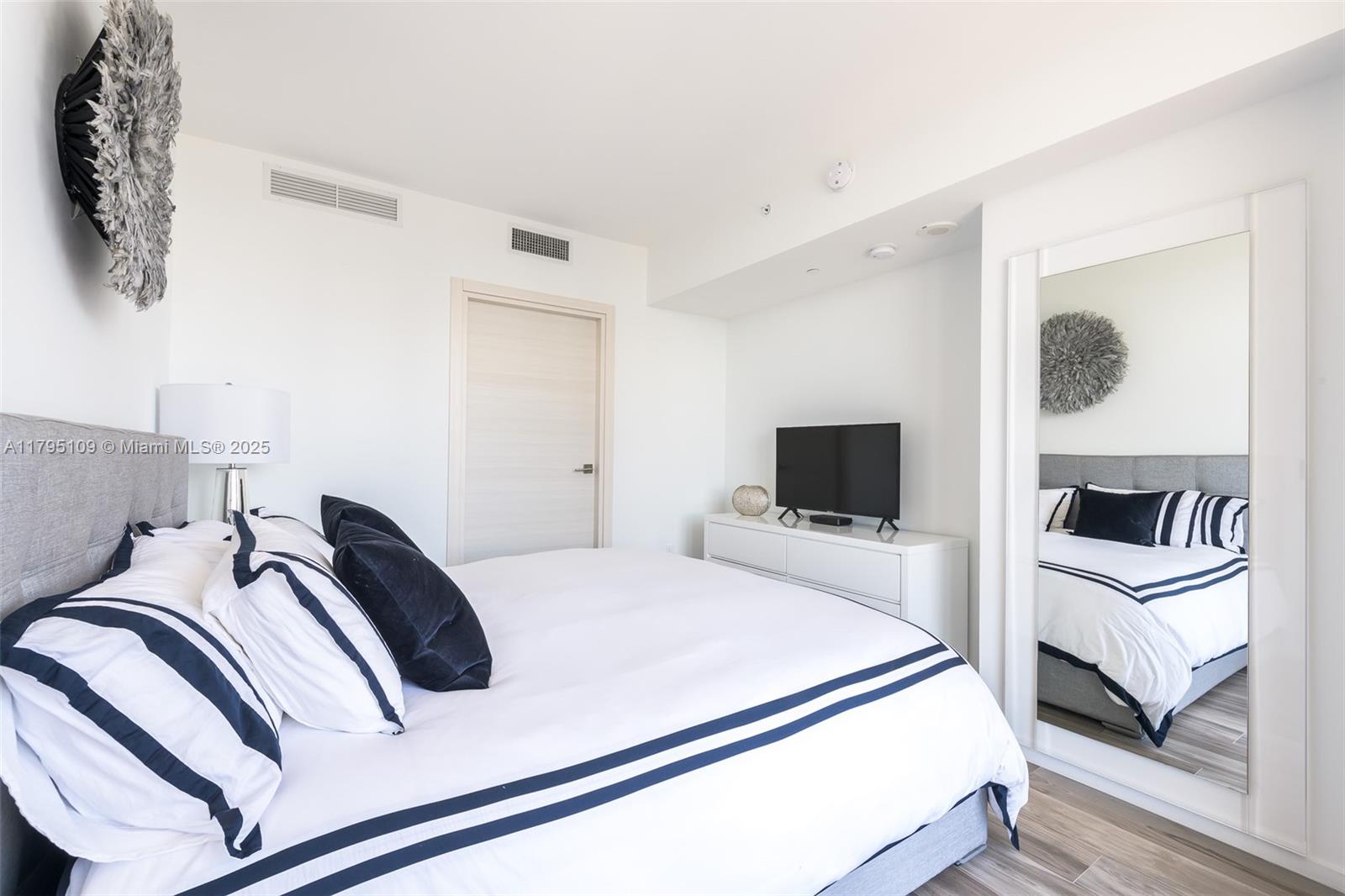 801 SMA RESIDENCES CONDO - Residential