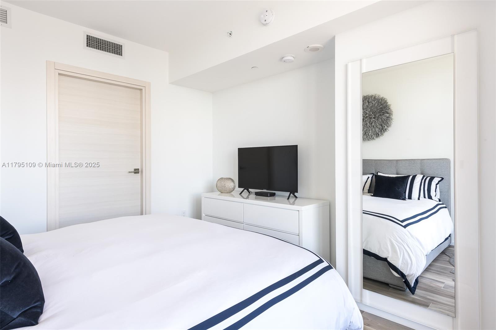 801 SMA RESIDENCES CONDO - Residential