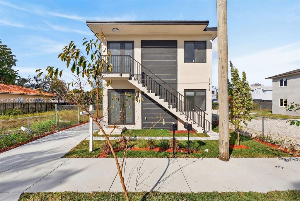 Photo of 18316 SW 102 Pl, Miami, FL 33157 (MLS # A11959685)