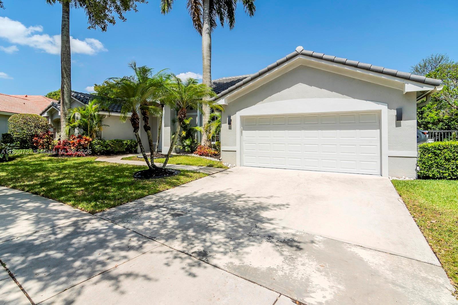 218 Egret Ct, Weston, FL, 33327/$1,595,000 4 218 Egret Ct