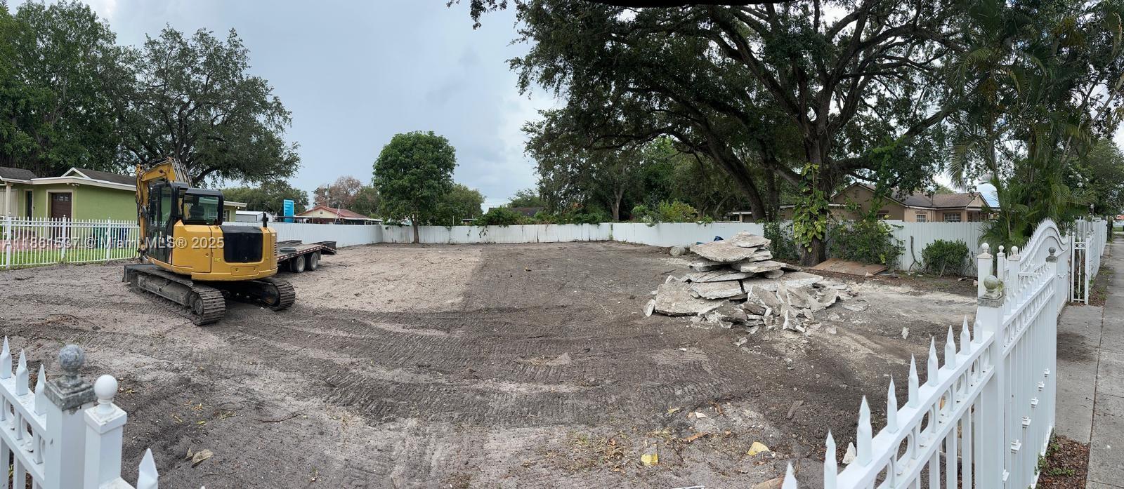 Exceptional Opportunity! Build your vision on this spacious 9,000 sq. ft. lot, perfectly zoned for duplex construction. Whether you’re planning your dream home or a high-return income property, this lot offers the flexibility and potential you’ve been looking for. Prime location and ready to build—don’t miss out on turning this rare opportunity into your next success!