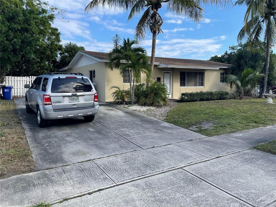 Great starter home with lots of potential. selling as is.  Located in Pompano Beach, close to the beach and other and  restaurants. Price to sell. Won't last. For faster closing, price has been reduced. Showing will be Friday March 17th from 11:45AM to 1:15PM PM.