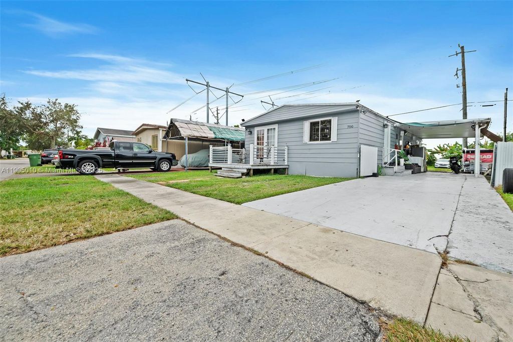 Photo of 700 NW 219th Ave, Pembroke Pines, FL 33029 (MLS # A11905010)