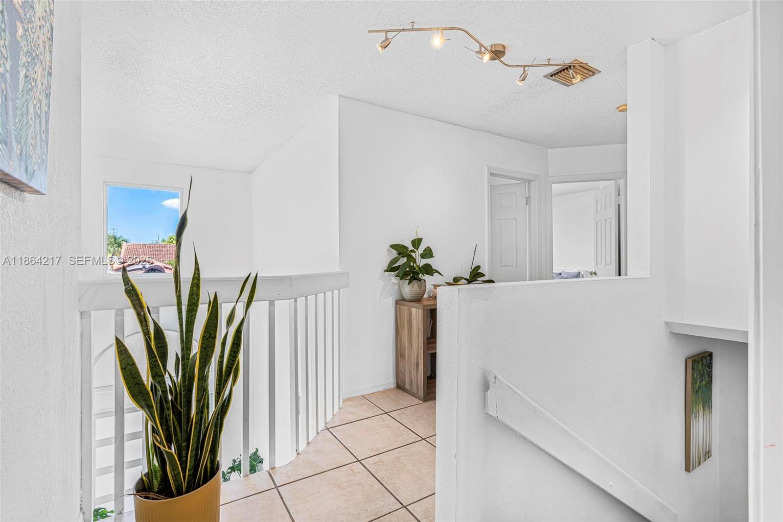 ROGER HOMES - Residential