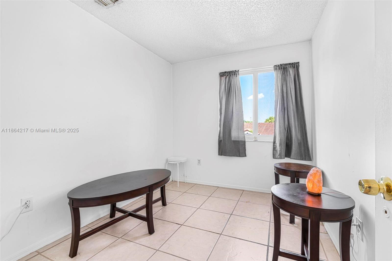 ROGER HOMES - Residential