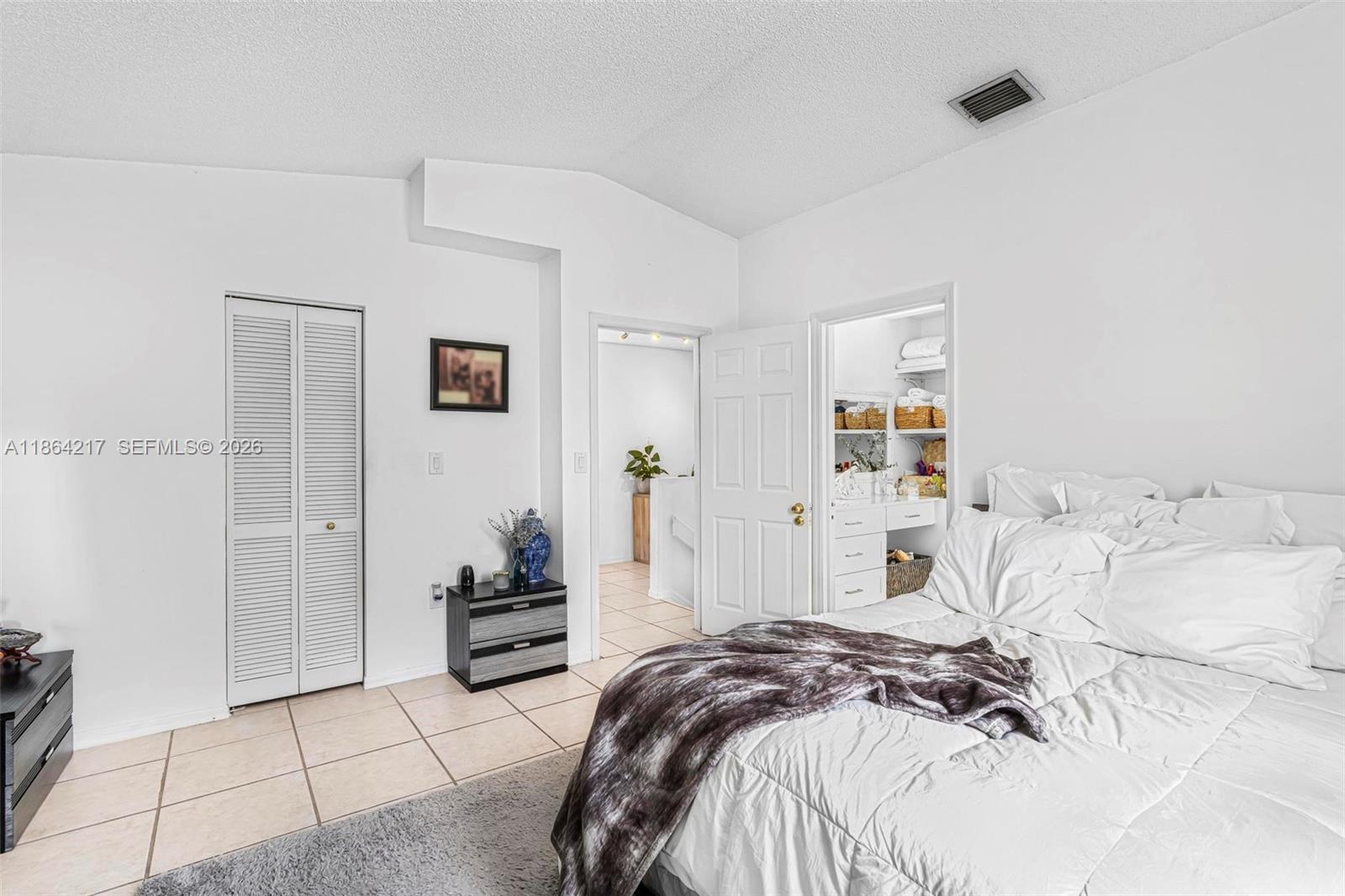 ROGER HOMES - Residential