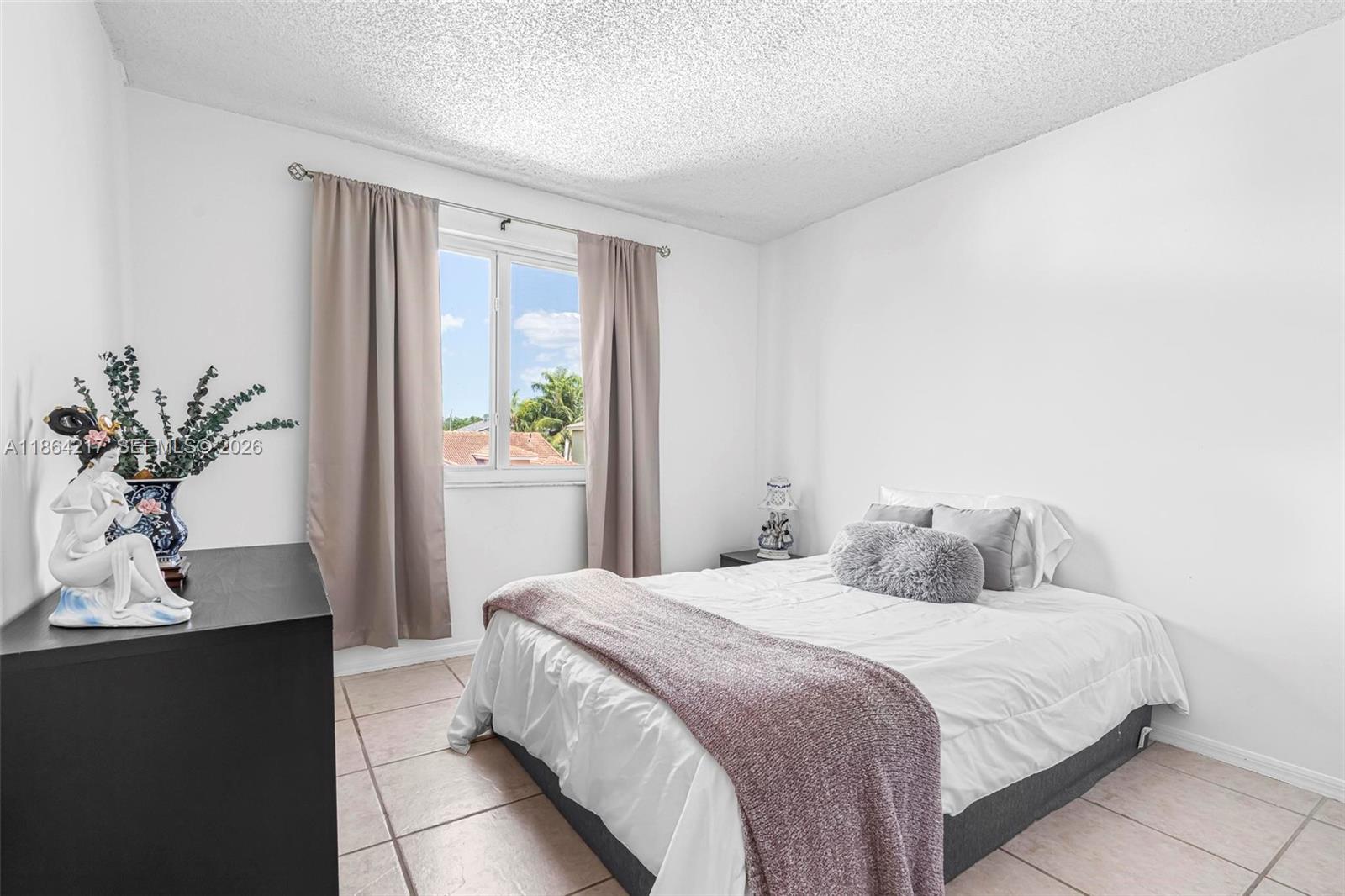 ROGER HOMES - Residential