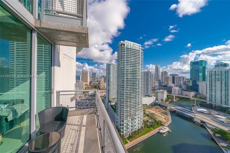 690 SW 1st Ct PHII04