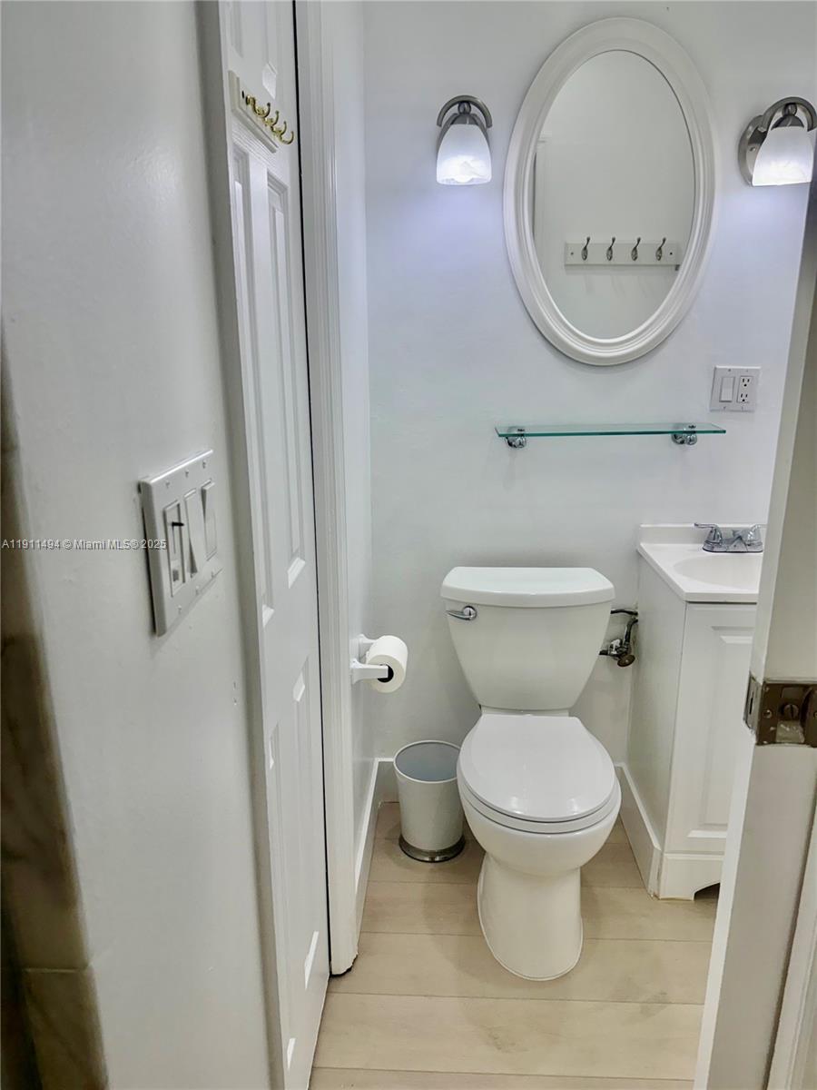 ROYALE GREEN TOWNHOUSE SE - Residential Lease