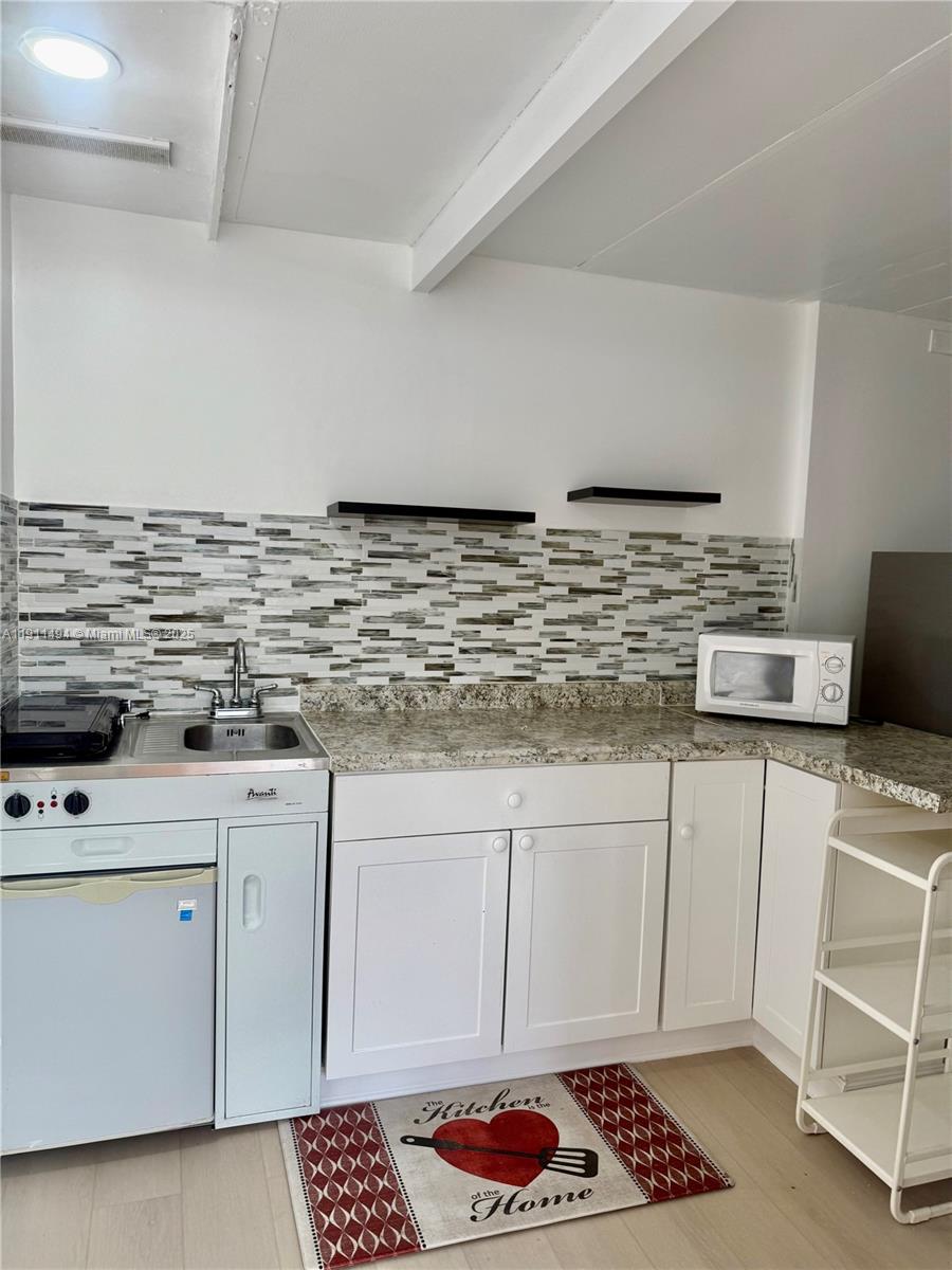 ROYALE GREEN TOWNHOUSE SE - Residential Lease