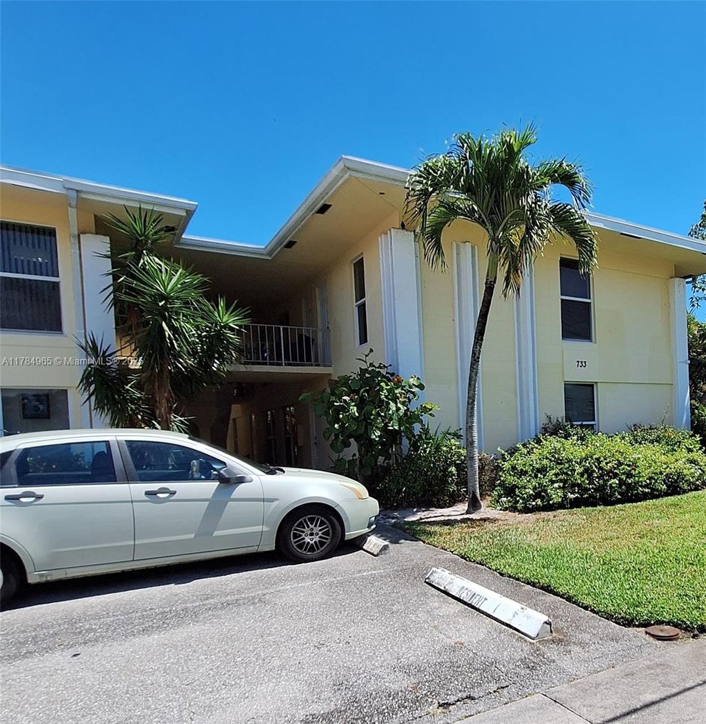 Photo of 733 Hummingbird Way #6, North Palm Beach, FL 33408 (MLS # A11784965)