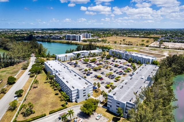 NARANJA LAKES CONDO NO 5 - Residential