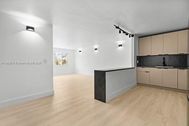 NARANJA LAKES CONDO NO 5 - Residential