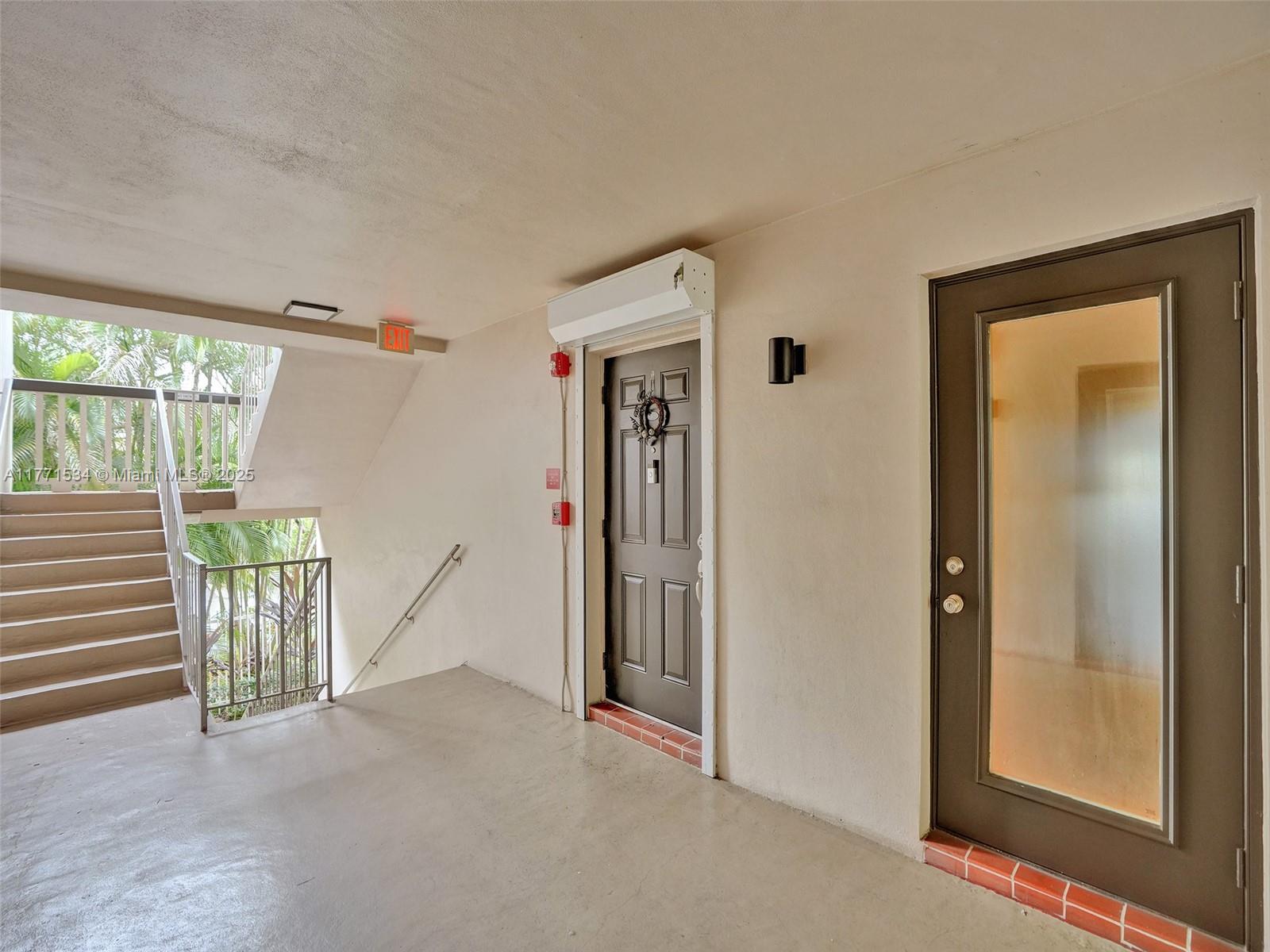 HILLCREST COUNTRY CLUB AP - Residential