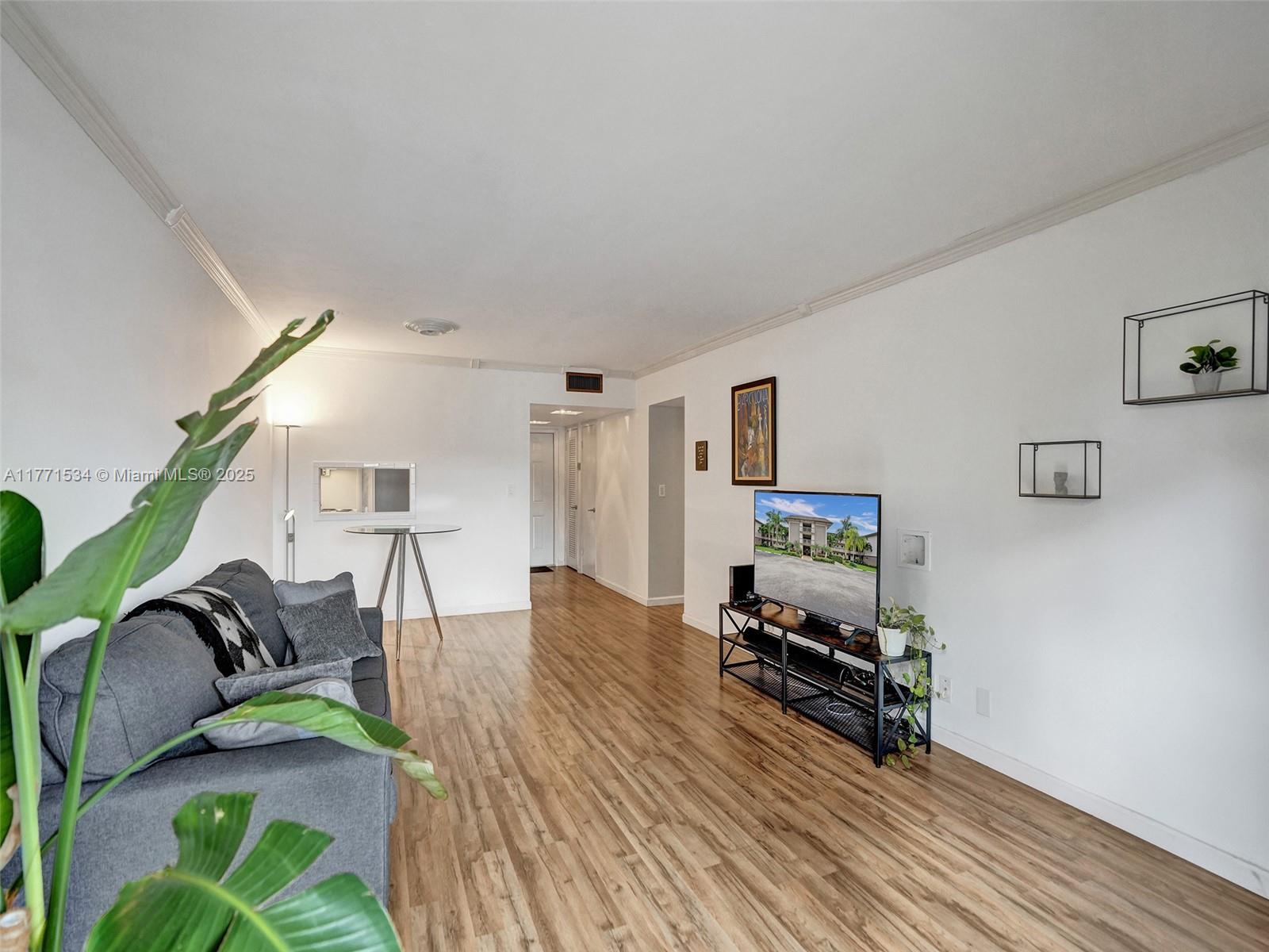 HILLCREST COUNTRY CLUB AP - Residential