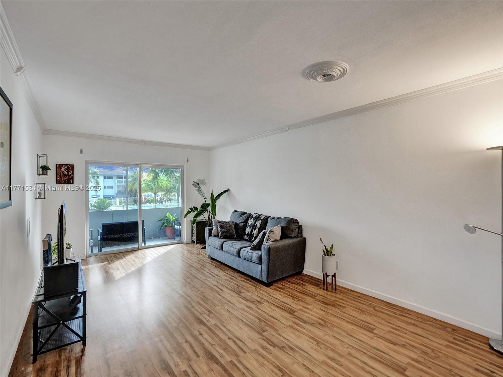 HILLCREST COUNTRY CLUB AP - Residential