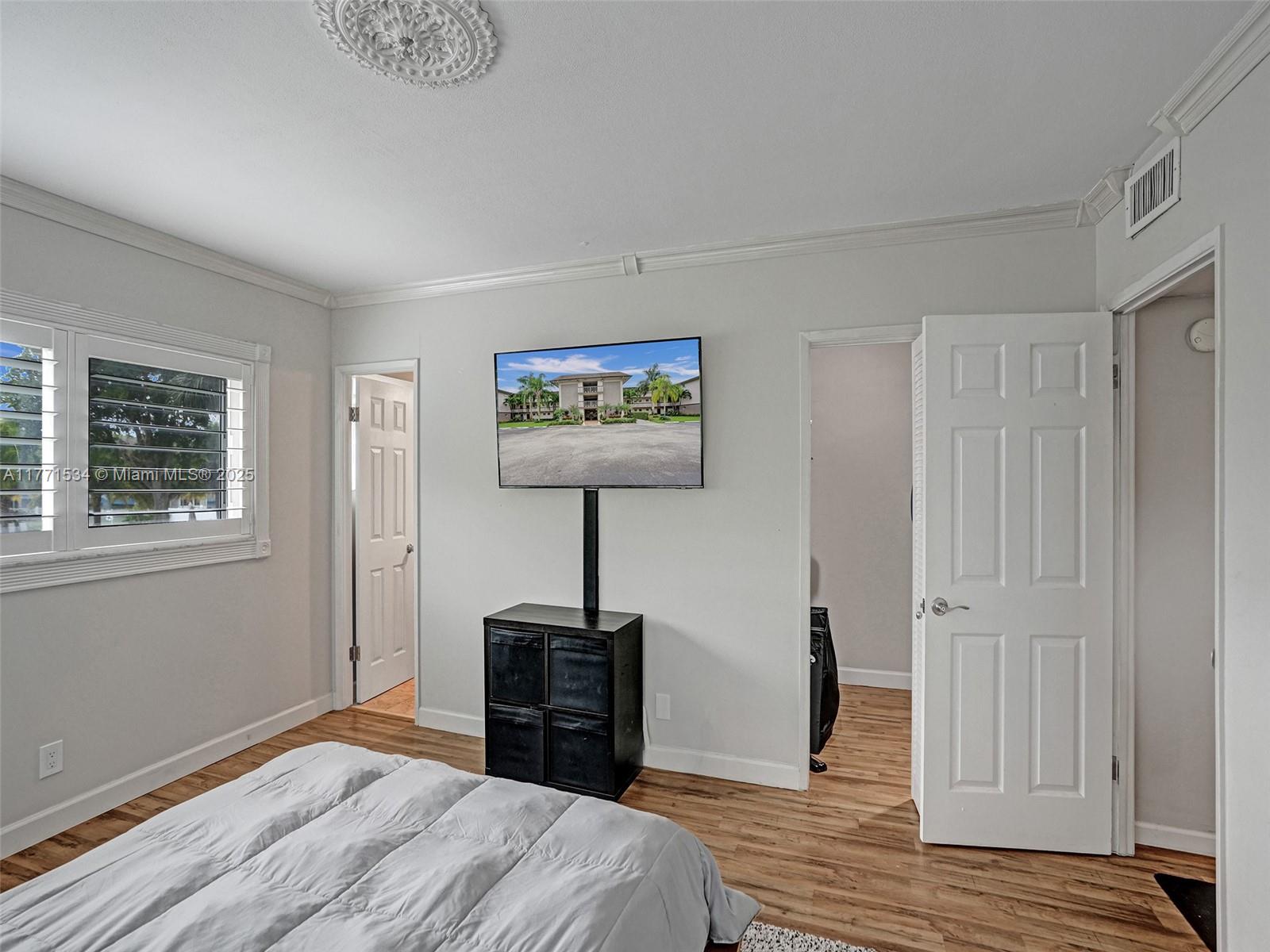 HILLCREST COUNTRY CLUB AP - Residential