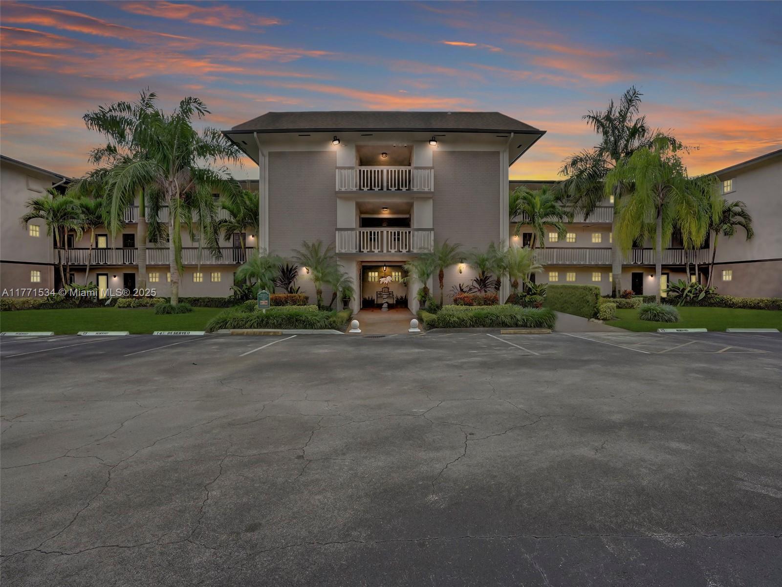Property for Sale at 4900 Washington St 203, Hollywood, Broward County, Florida - Bedrooms: 2 
Bathrooms: 2  - $228,000