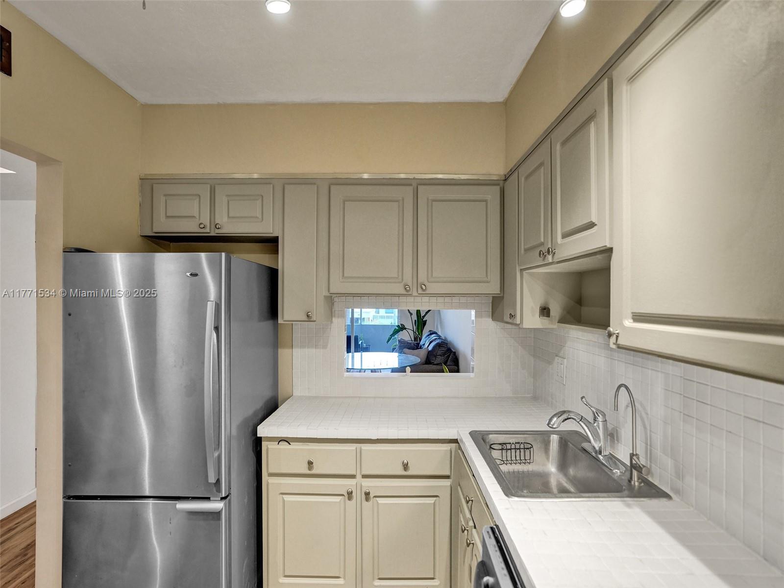 HILLCREST COUNTRY CLUB AP - Residential