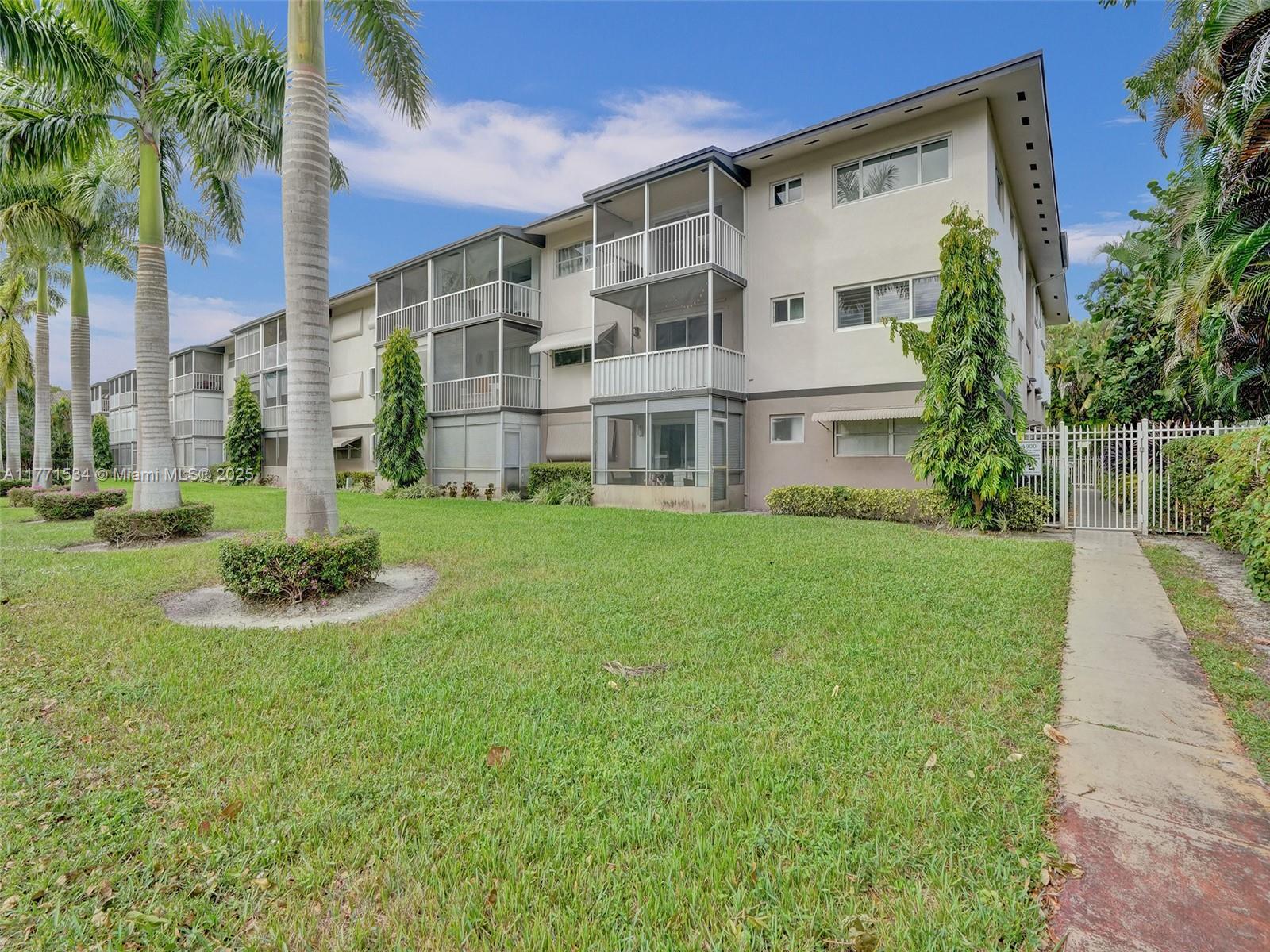 HILLCREST COUNTRY CLUB AP - Residential