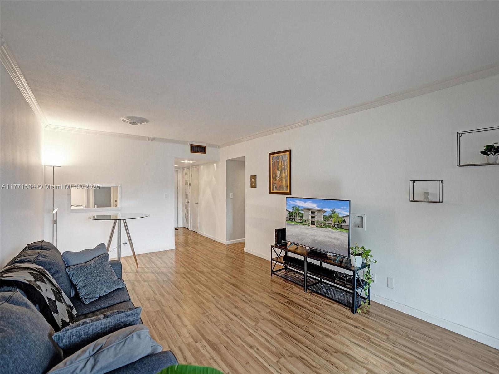 HILLCREST COUNTRY CLUB AP - Residential