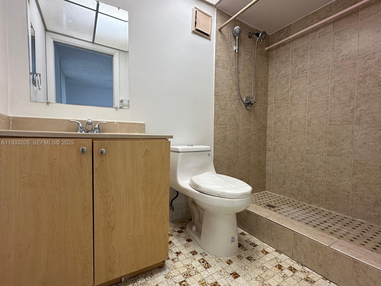 HORIZONS WEST CONDO #2 - Residential