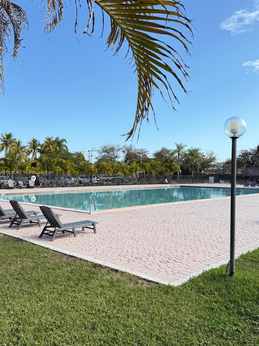 HORIZONS WEST CONDO #2 - Residential