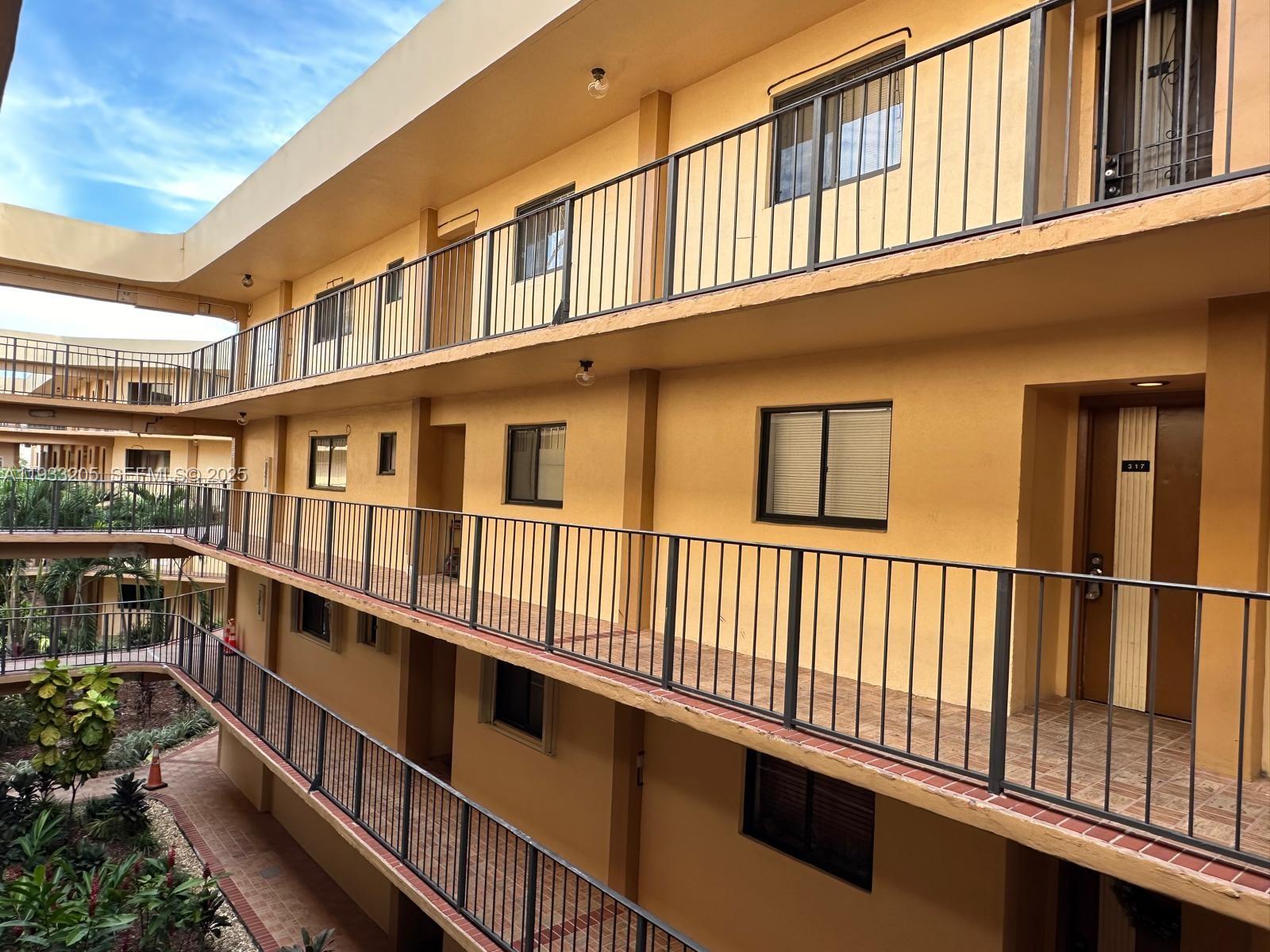 HORIZONS WEST CONDO #2 - Residential