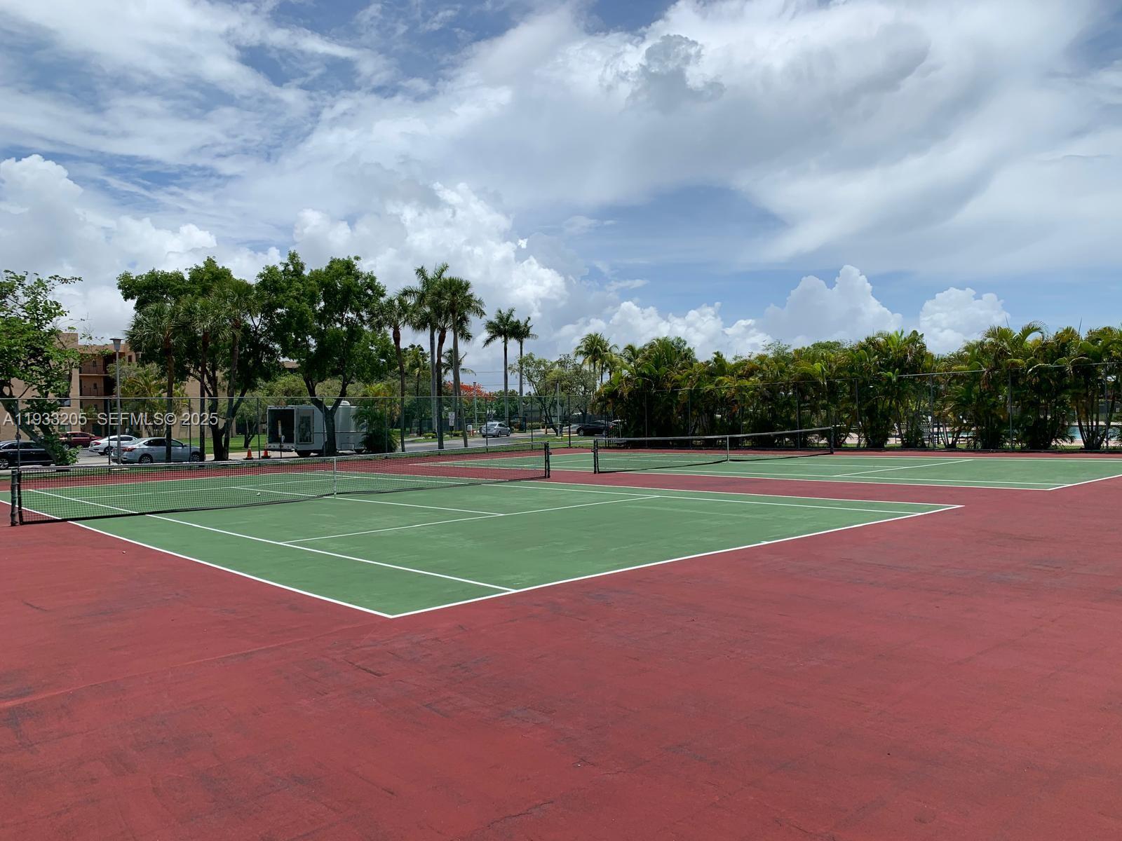 HORIZONS WEST CONDO #2 - Residential