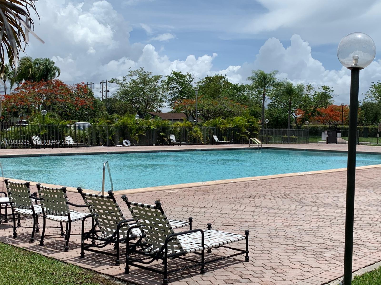 HORIZONS WEST CONDO #2 - Residential